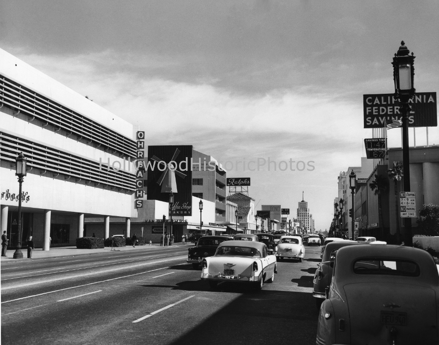 Miracle Mile Wilshire District 1956 WM.jpg